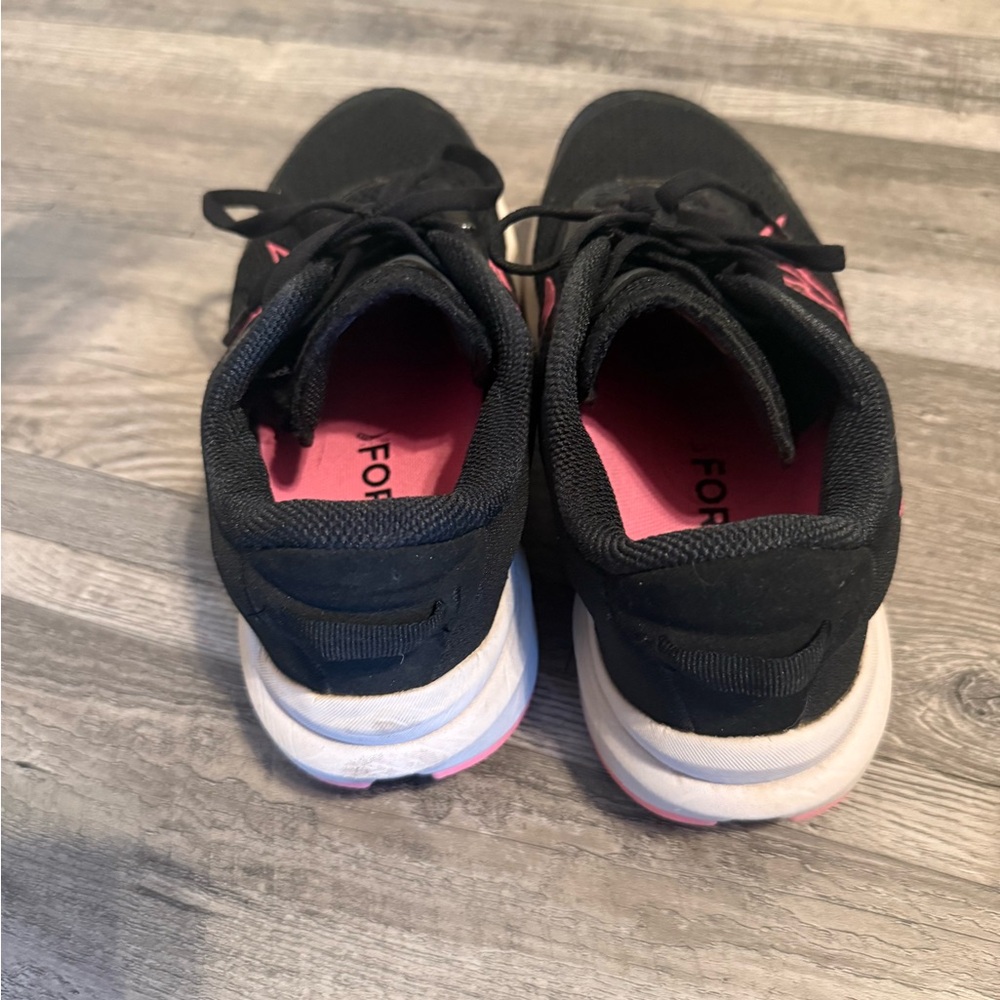 Saucony Women's running Shoes in Black and Pink - Picture 4 of 6